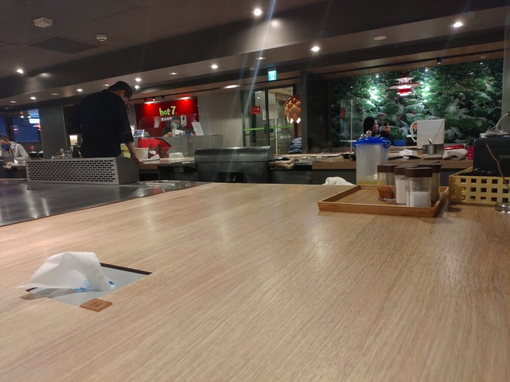 平價鐵板燒的好味道-大推櫻桃鴨腿-hot 7 新鉄板料理-捷運景美店 - 第12張圖 用餐環境