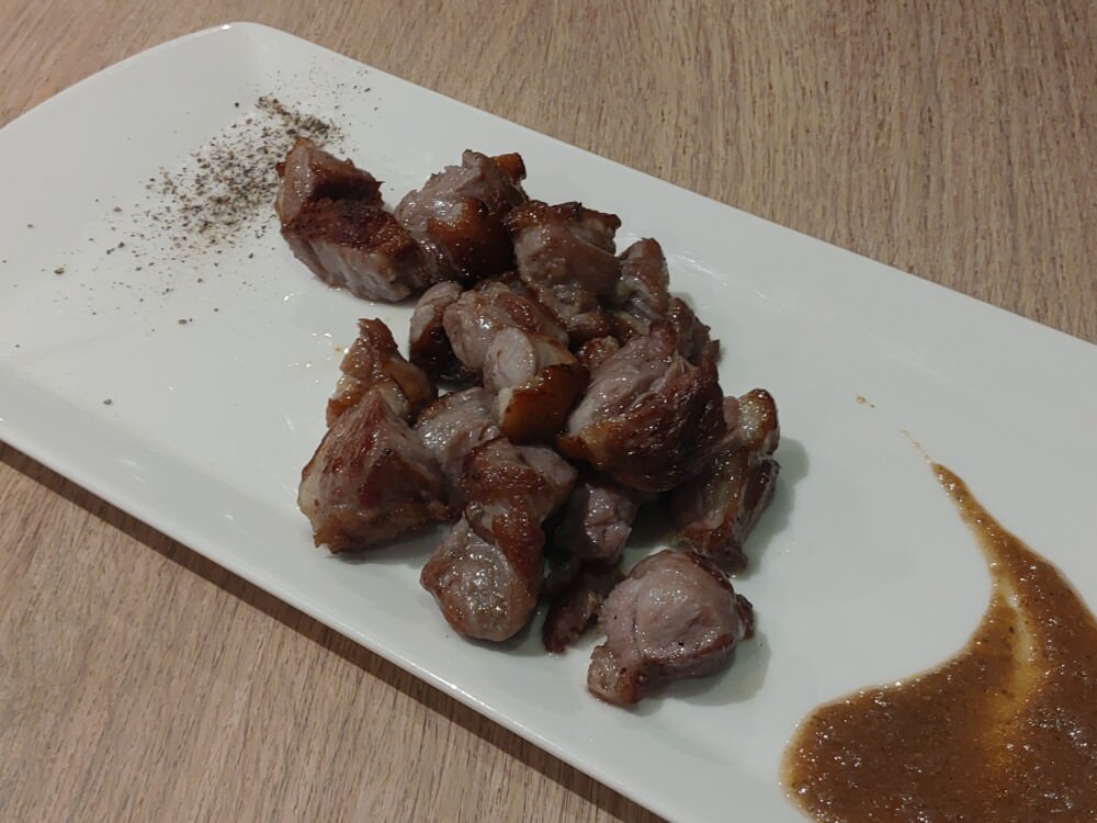 平價鐵板燒的好味道-大推櫻桃鴨腿-hot 7 新鉄板料理-捷運景美店 - 第2張圖 香煎櫻桃鴨腿