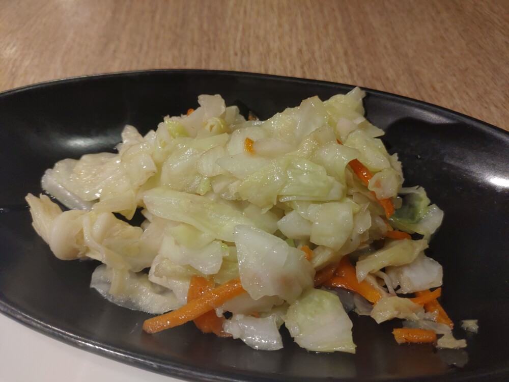 平價鐵板燒的好味道-大推櫻桃鴨腿-hot 7 新鉄板料理-捷運景美店 - 第6張圖 高麗菜