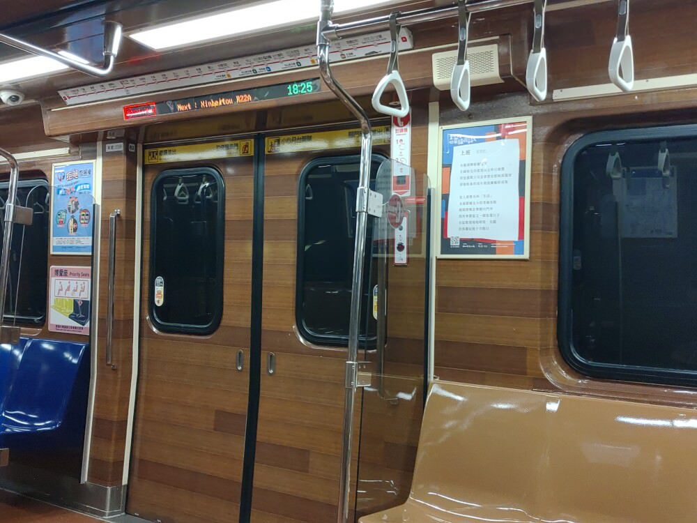 新北投捷運車廂-4